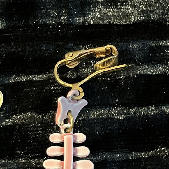 Vintage Dangling Articulated Enamel On Metal Fish Clip On Earrings Pink Teal - Picture 6 of 9